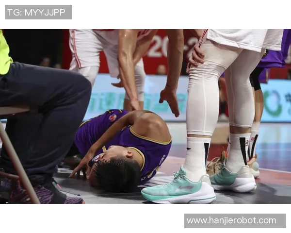 广厦与四川比赛争议引发热议球迷与专家各执己见探讨裁判判罚合理性 广厦与四川比赛争议引发热议球迷与专家各执己见探讨裁判判罚合理性