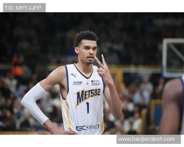 文班亚马新赛季表现惊艳场均20分10篮板3盖帽领跑最佳新秀竞争 文班亚马新赛季表现惊艳场均20分10篮板3盖帽领跑最佳新秀竞争