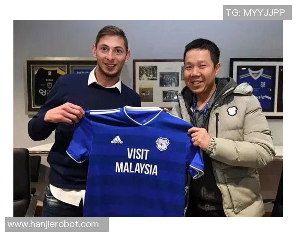 杨伟专访：从绿茵场到人生舞台的足球旅程回顾与思考