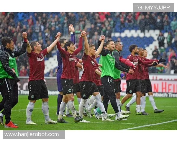 韦恩与汉诺威的激烈对决揭示足球战术与团队合作的重要性